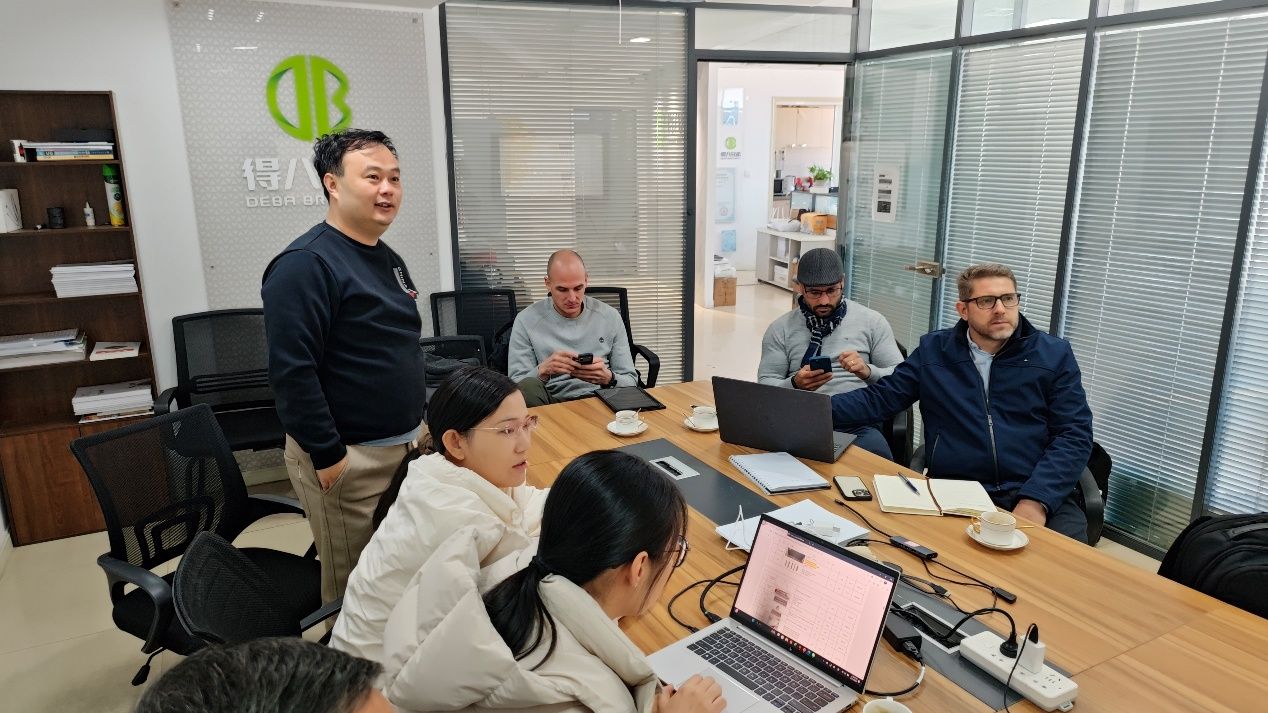 Paraguayanske kunder besøger Deba Brothers, godkender i høj grad 12.000 søers svinefarmsplan og produktstyrke