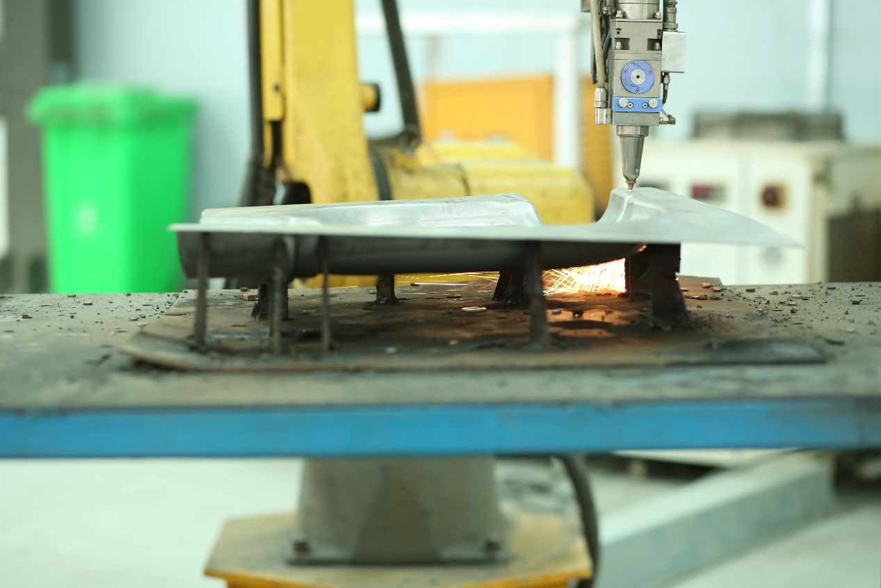 Debabrother automatisk fodersystem, der opnår effektiv og præcis transport