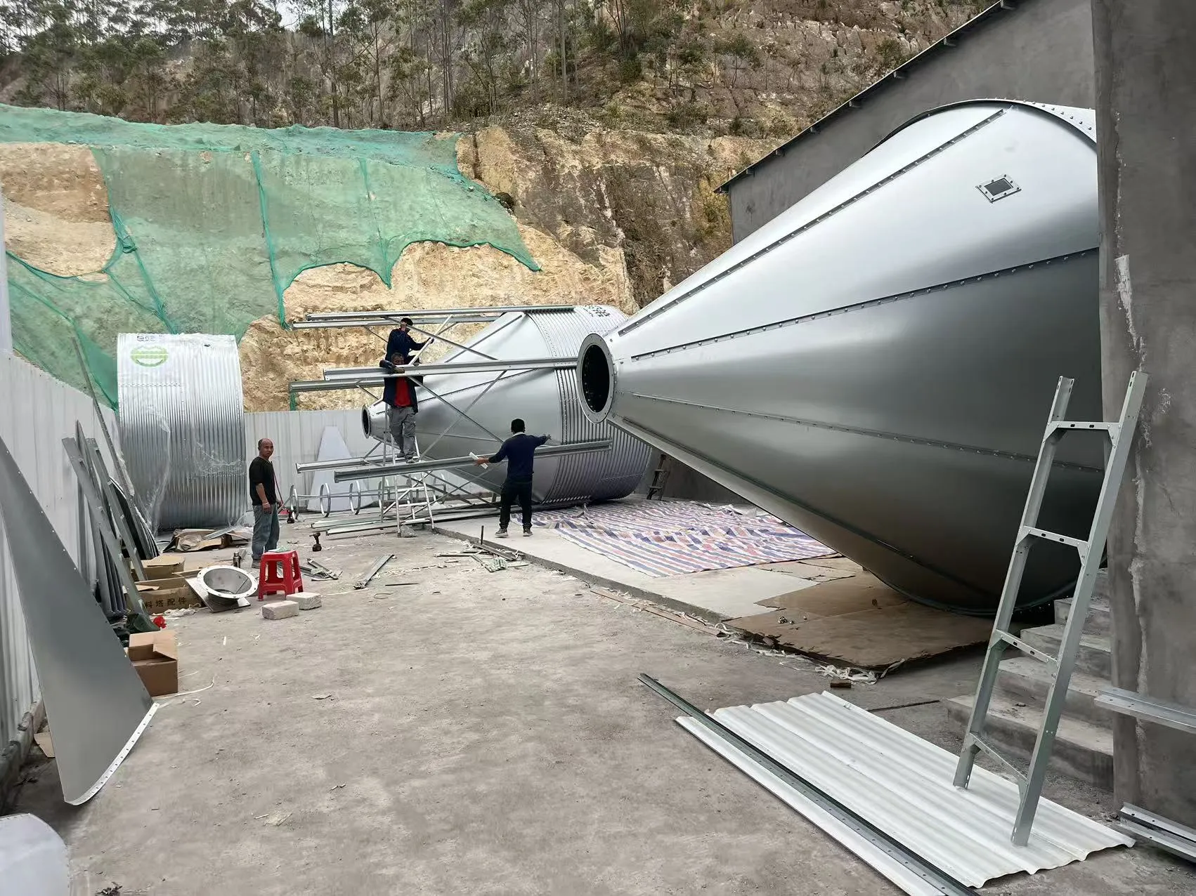Debabrothers storskala svinefarmsprojekt i Guangdong under opførelse med forventet kapacitet på 300.000 smågrise om året